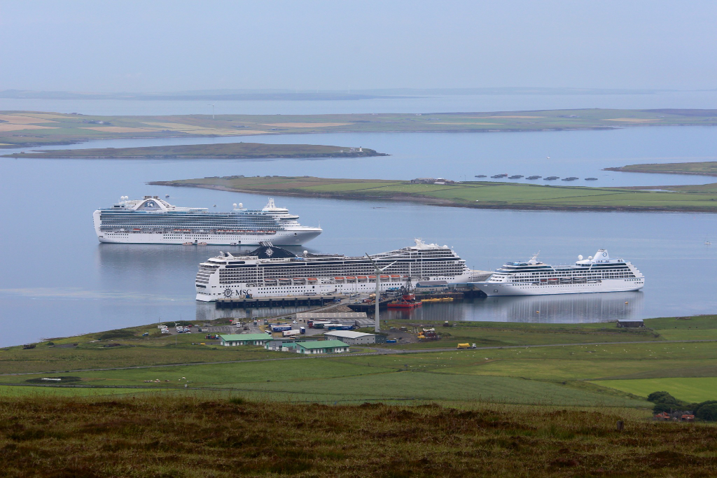 Figure c: Cruise ships gathering can lead to a busy day (Hatston Pier, Orkney 2015). © Orkney Harbours.